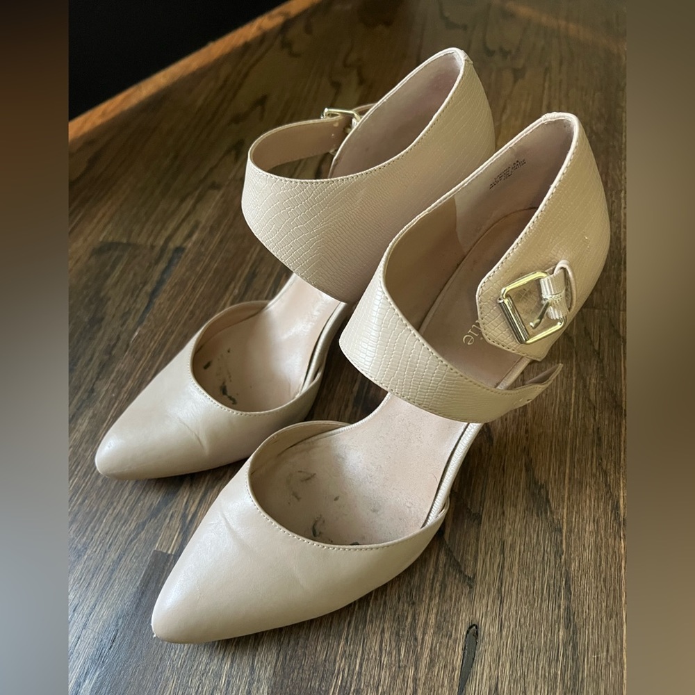 Kelly & Katie Nude Heels Size 10